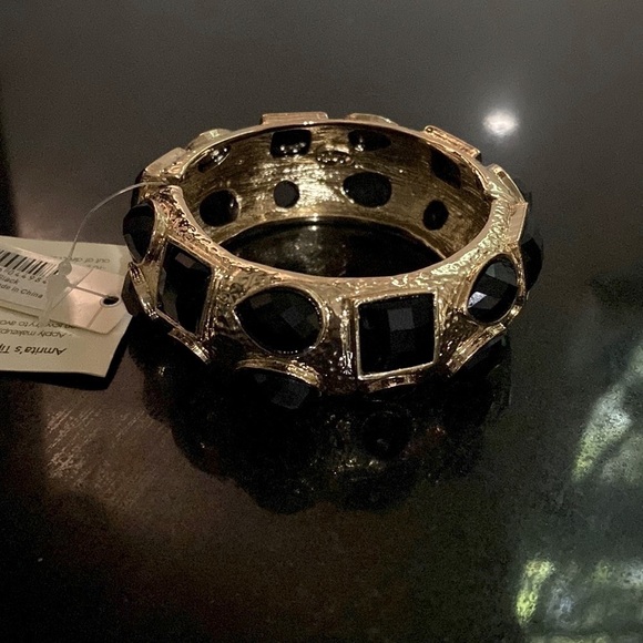 Shelter Island gold hammered brass and black beveled stones bangle bracelet. NWT - Picture 5 of 9